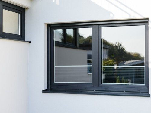 Bei guter Pflege von Fensterrahmen und Glas bleiben Fenster länger intakt