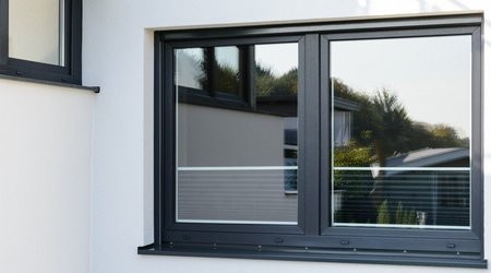 Bei guter Pflege von Fensterrahmen und Glas bleiben Fenster länger intakt