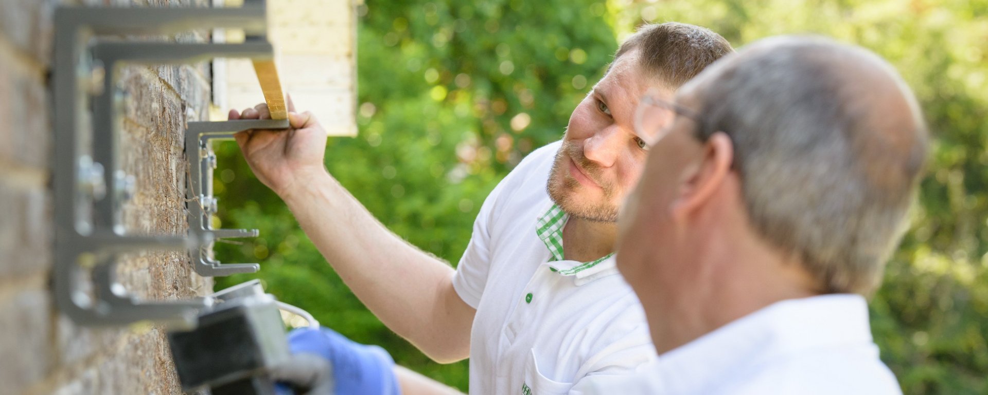 HEIM & HAUS HEIM & HAUS Montagepartner bei der Montage einer Markise