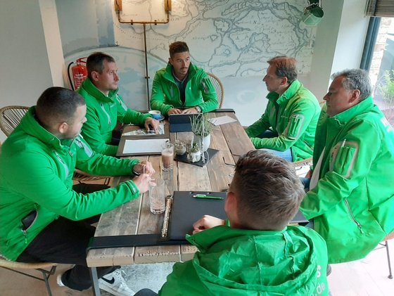 HEIM & HAUS sechsköpfige Teambesprechung der Verkaufsleitung Neumünster