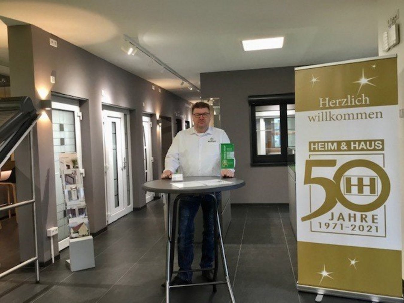 HEIM & HAUS Fachberater der Verkaufsleitung Bad Zwischenahn an einem Tisch