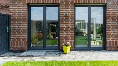 Störende Blendung durch Blendschutz vermeiden Terrassen- und Balkontüren in anthrazit