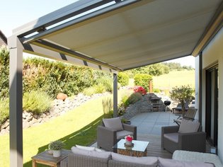 Terrassendach mit Wintergartenbeschattung