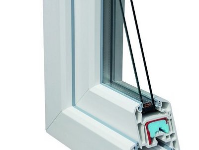 Mehrfachverglasung sorgt für erhebliche Energieeinsparungen Querschnitt Kunststofffenster mit Zweifachverglasung