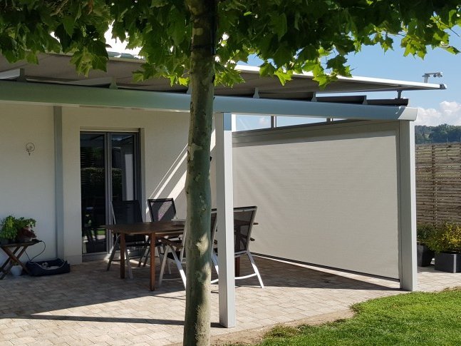 Zipscreen seitlich an Terrassendach