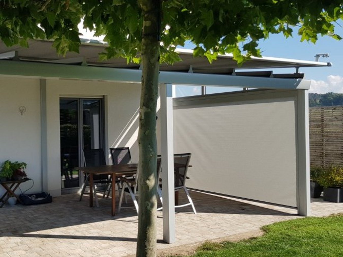 Zipscreen seitlich an Terrassendach