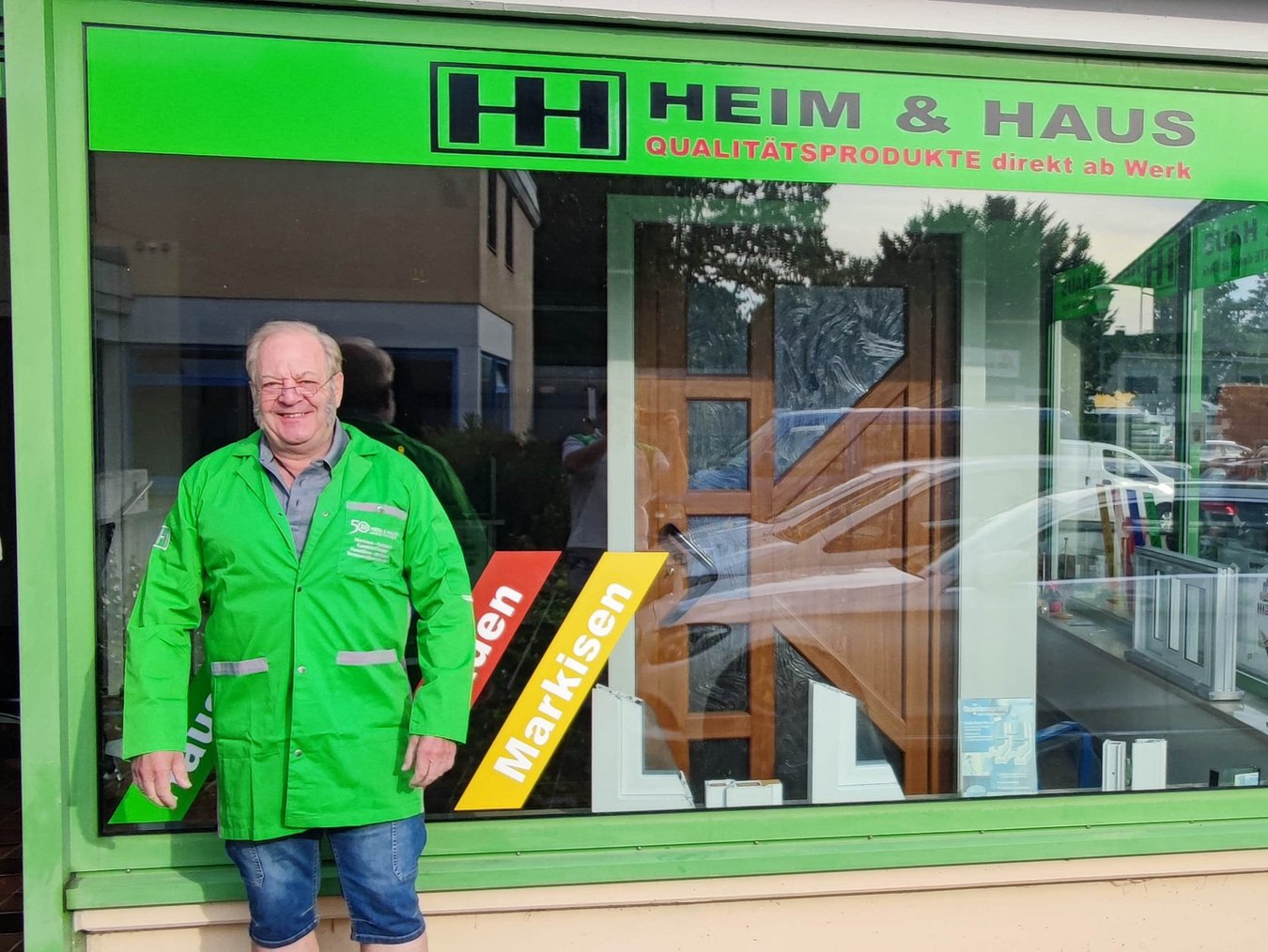 HEIM & HAUS Fachberater Herr Voit vor der Verkaufsleitung in Günzburg
