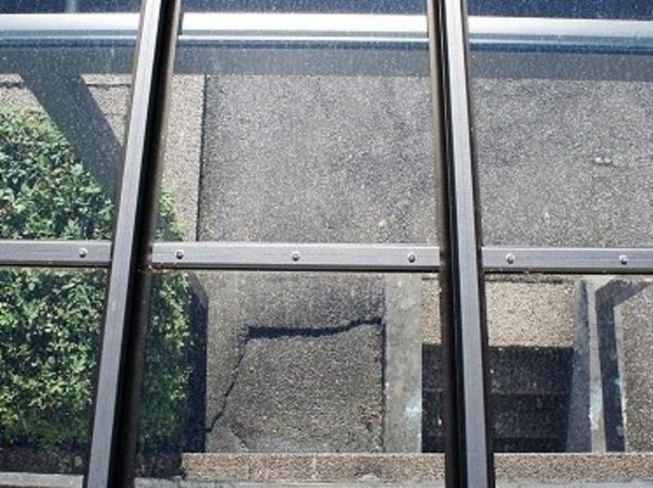 Terrassendach über Kellerabgang aus Vogelperspektive