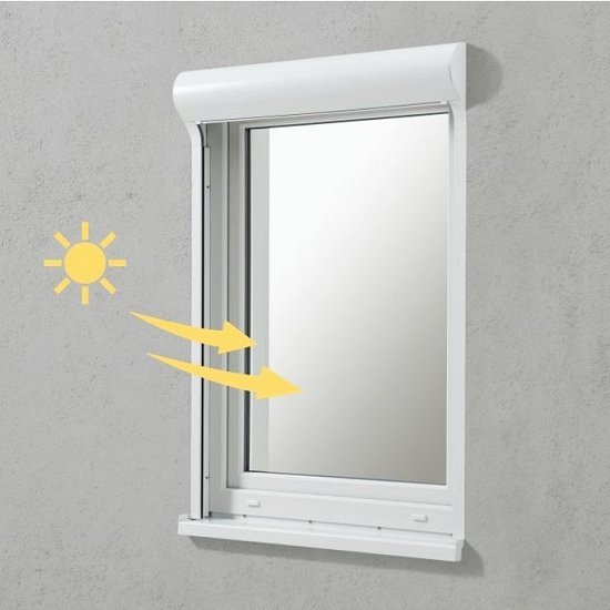 Fenster mit hochgefahrenem Rollladen