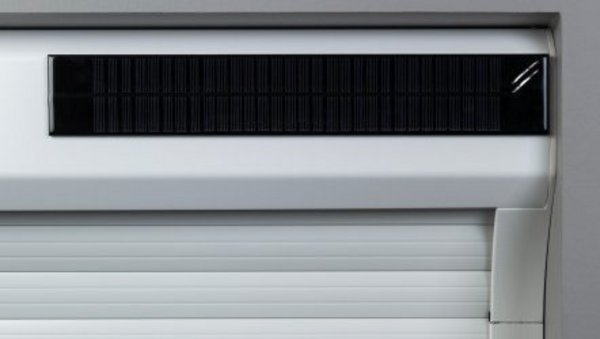 Solarbetriebenen Rollladen als Vorbaurollladen für eine einfache Nachrüstung Solarzelle in Rollladenkasten im Detail