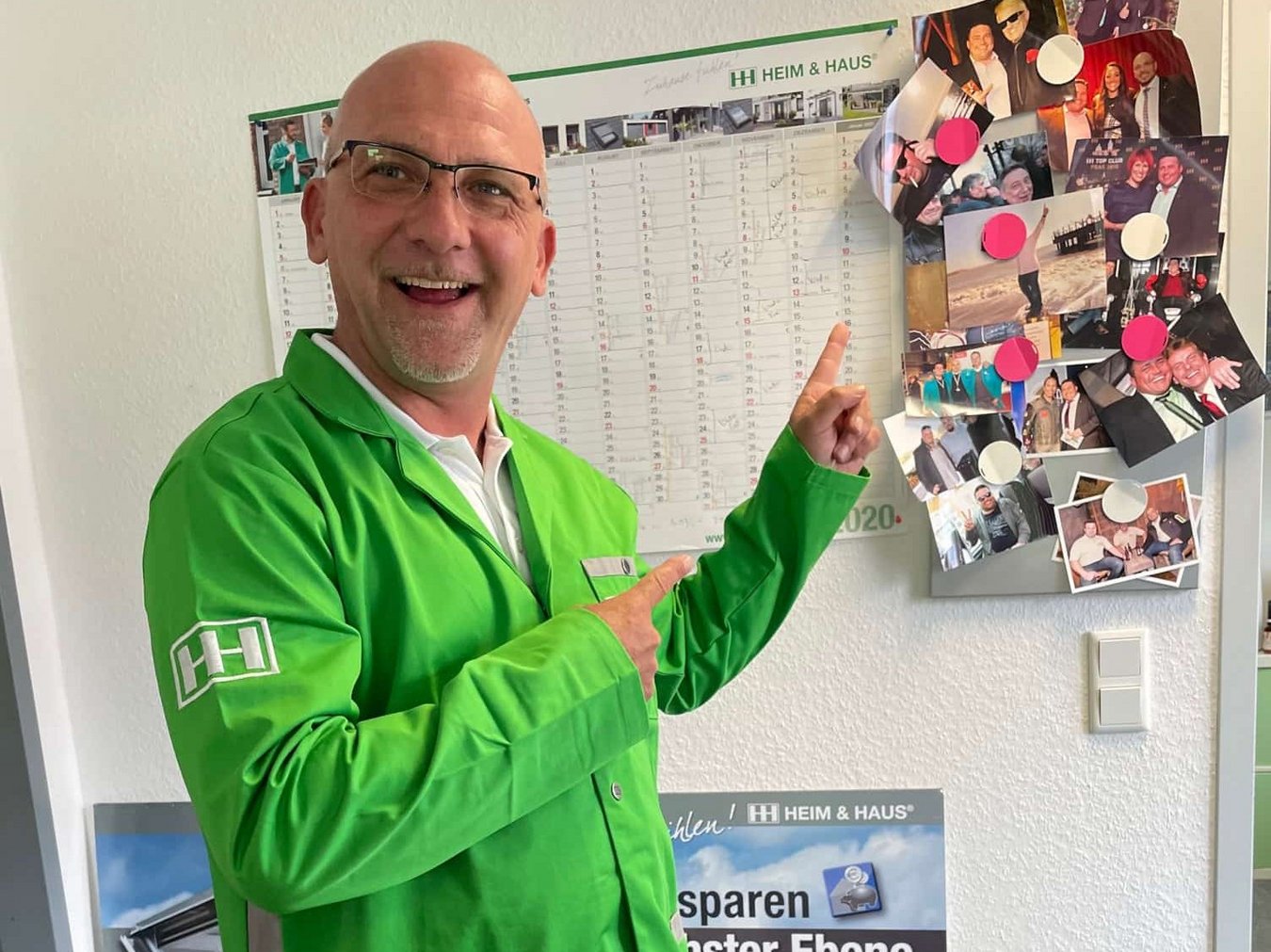 HEIM & HAUS Fachberater Herr Moldenhauer aus der Verkaufsleitung Fulda mit grünem Fachberaterkittel von HEIM & HAUS