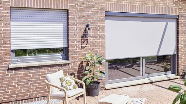 Rollladen und Zipscreen an Terrassentür