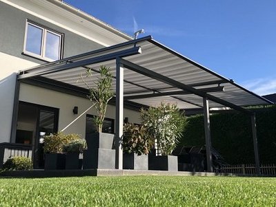 Beschattungssysteme können in ein Smart Home eingebunden werden Wintergartenbeschattung mit Wettersensor
