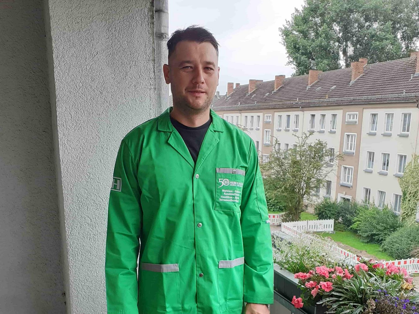 HEIM & HAUS Fachberater Herr Heckner der Verkaufsleitung Fürstenwalde mit grünem Mantel im Portrait