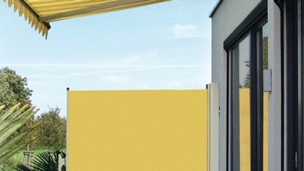 Seitenmarkisen vereinen Sicht-und Sonnenschutz Gelbe Seitenmarkise