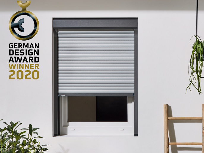 Halb geschlossener Rolladen mit German Design Award Logo
