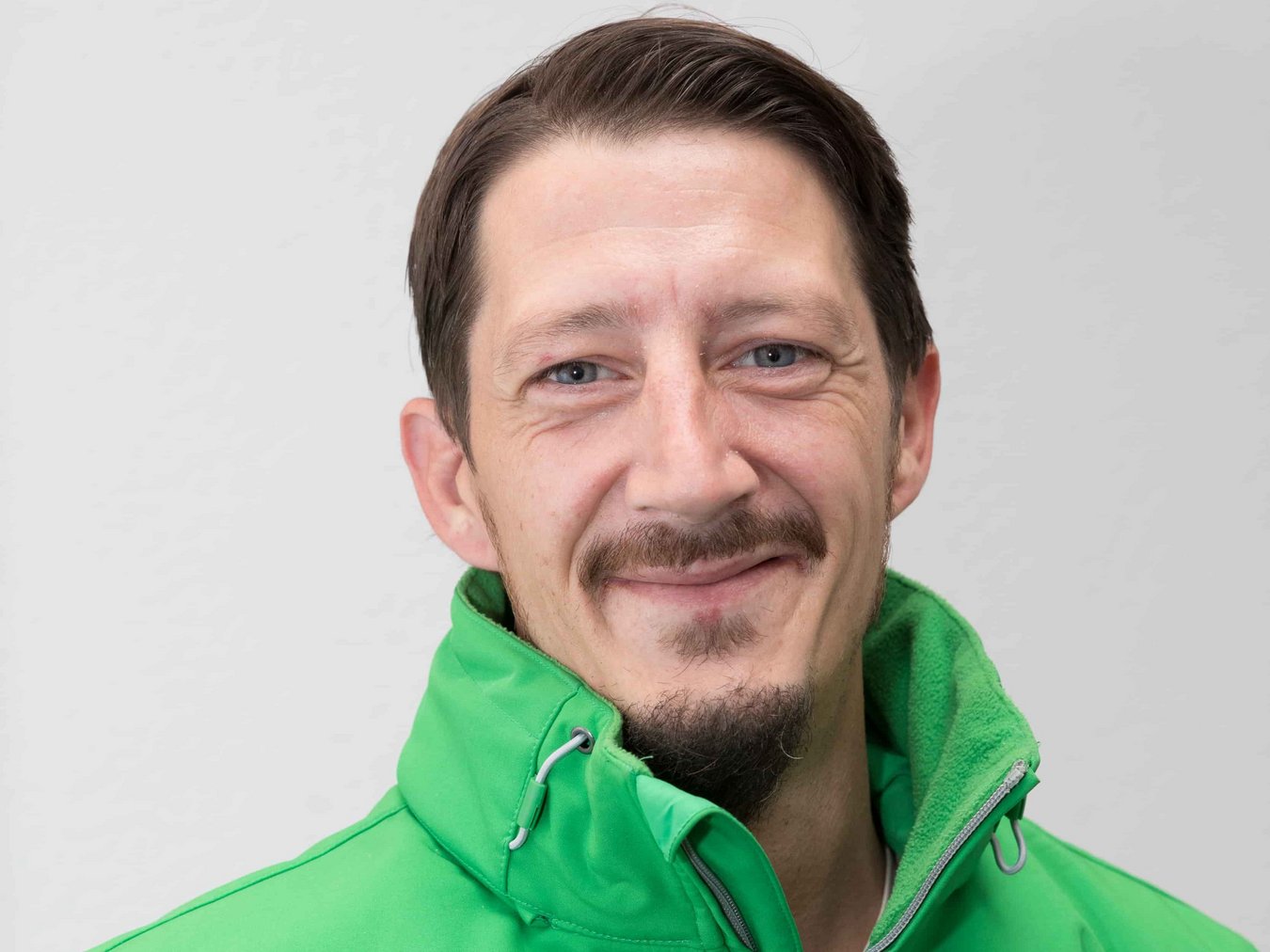 HEIM & HAUS Portrait eines Fachberaters der Verkaufsleitung Leverkusen mit braunen Haaren