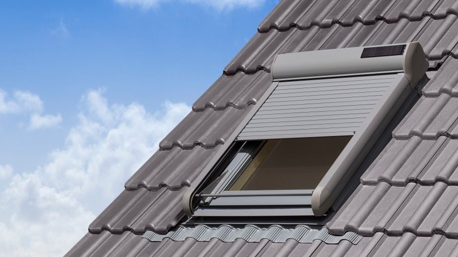 Dachfenster Rollladen geschlossen