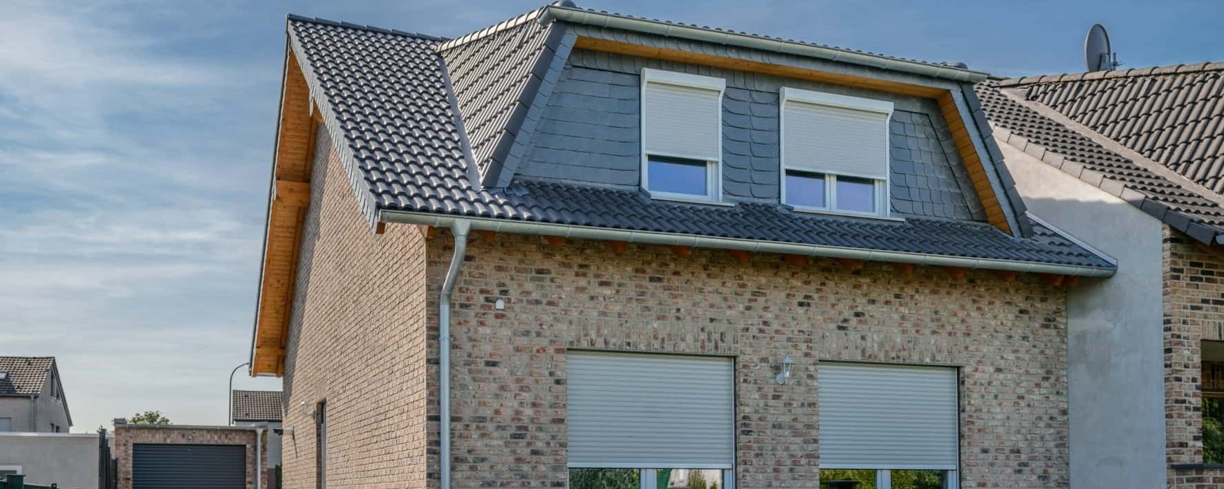 Fenster mit Aufsatzrollladen und Vorbaurollladen