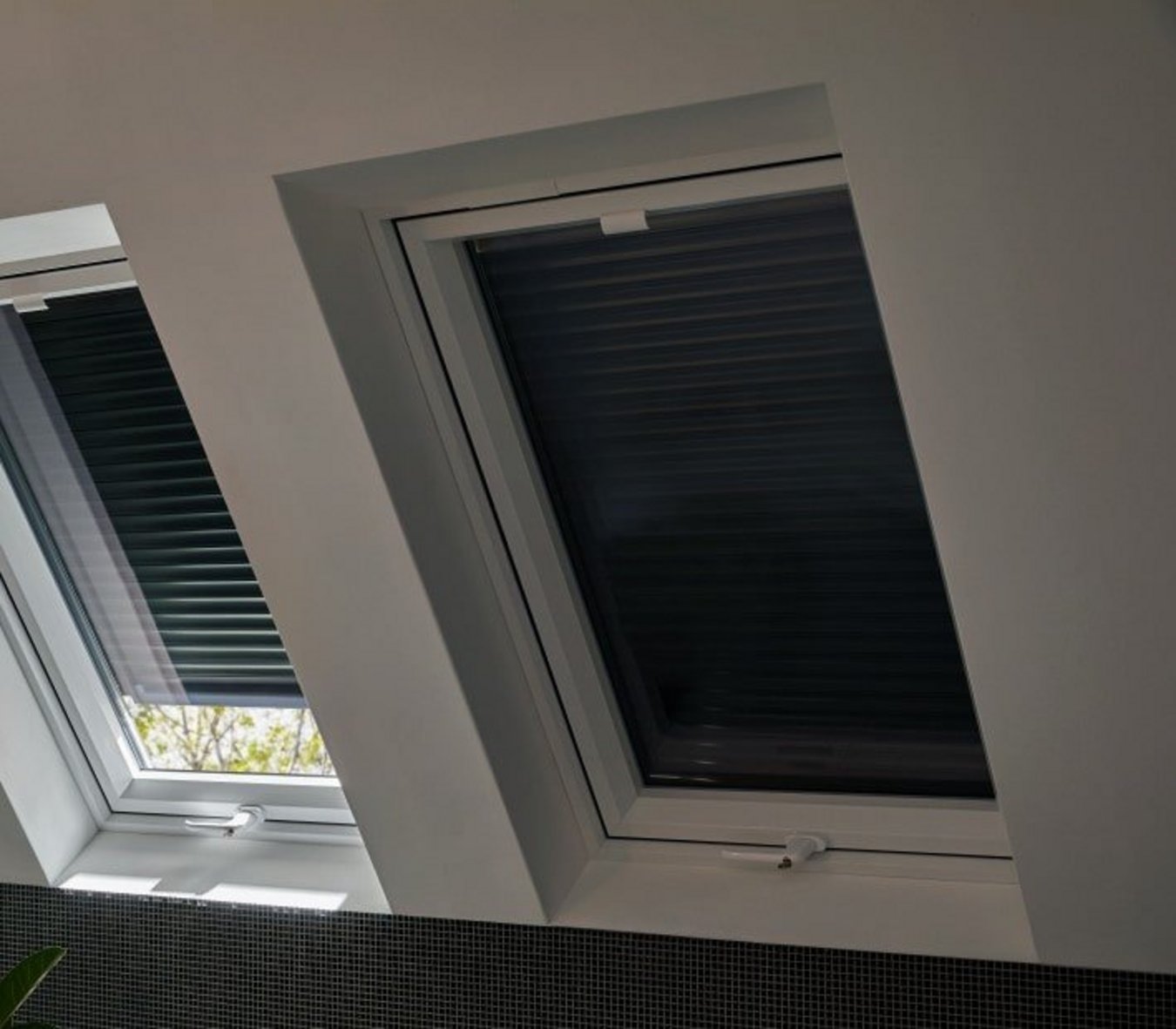 geschlossene Dachfensterrollladen Innenansicht 