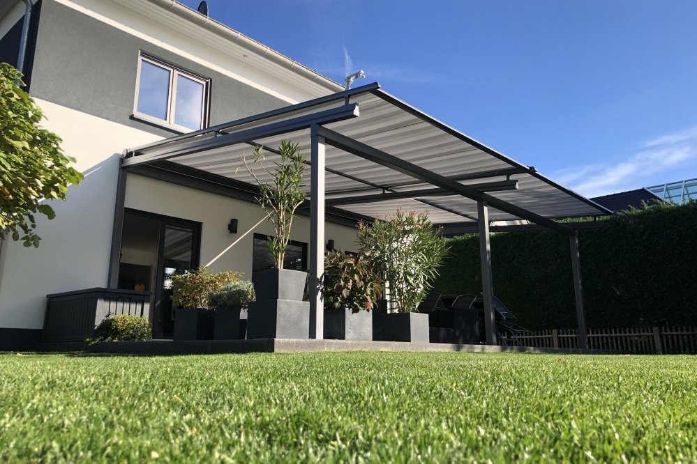 Terrassendachkonstruktion mit Wintergartenbeschattung