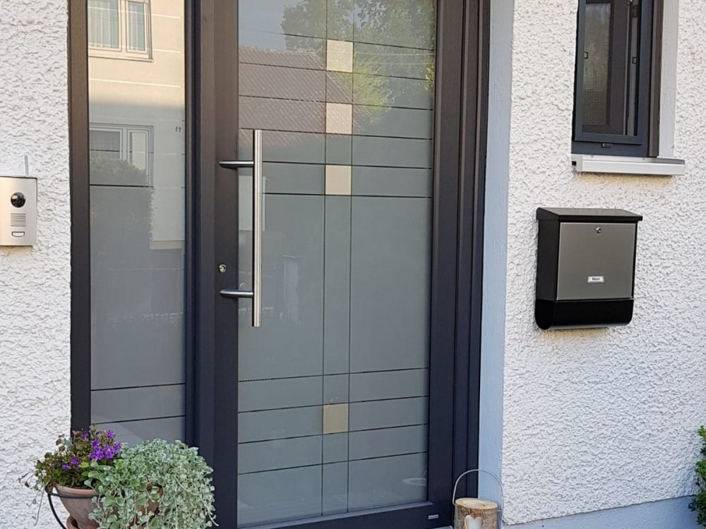 Haustür mit Glasfüllung