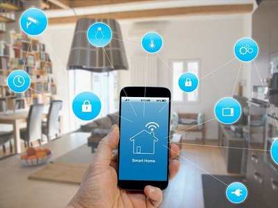 Smart Home simuliert Anwesenheit durch realistische Unregelmäßigkeiten Smart Home Vernetzung