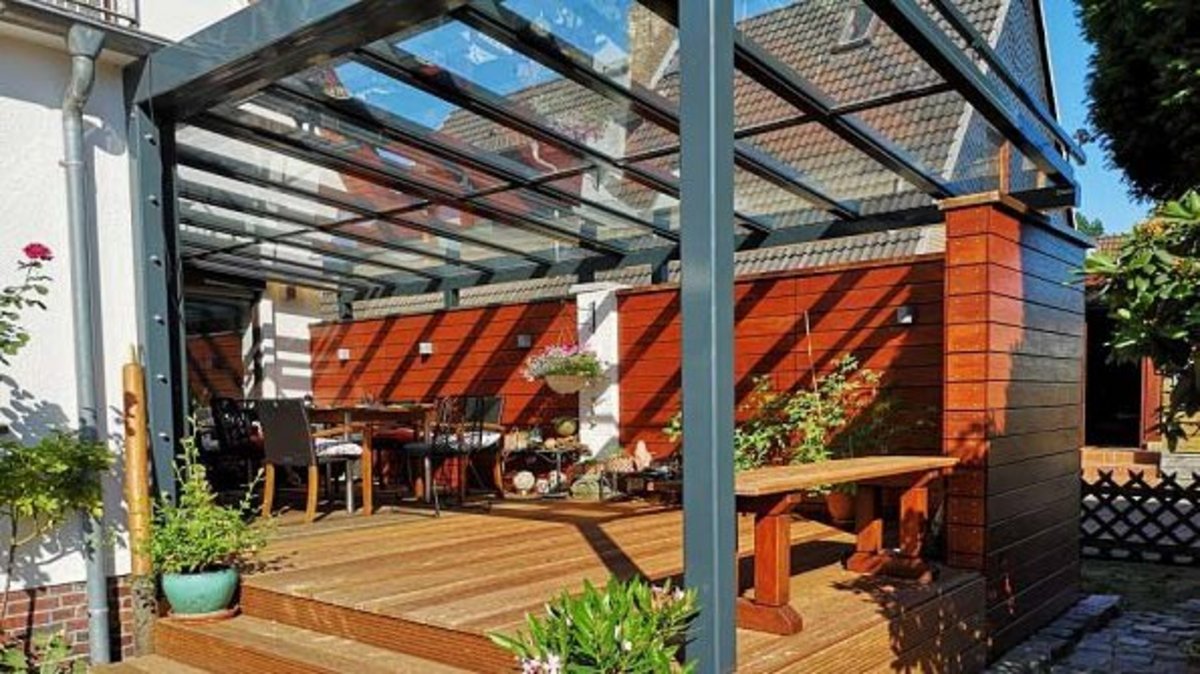 Neues Terrassendach? Das müssen Sie vorher beachten | HEIM & HAUS Magazin