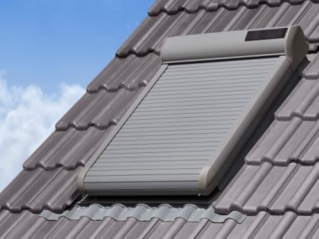 Dachfenster und Rollladen als perfekte Kombination